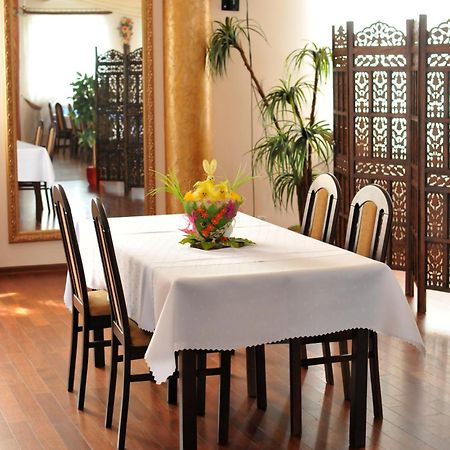 Hotel Restauracja Lorenzo Stopnica Экстерьер фото
