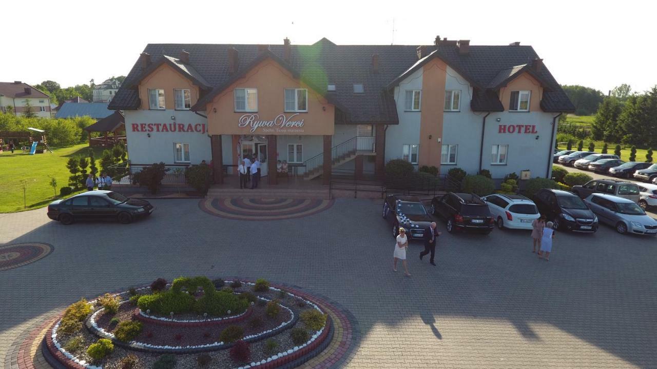 Hotel Restauracja Lorenzo Stopnica Экстерьер фото